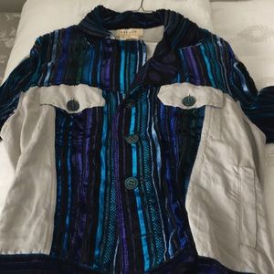 Voyage Unisex top- bundle 2 Voyage items for $275